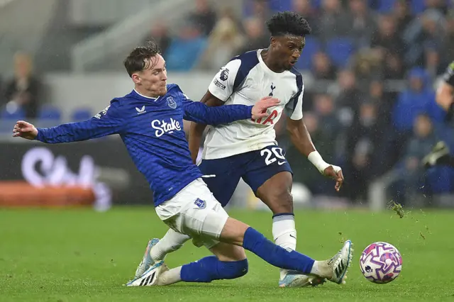 Everton's English midfielder #37 James Garner (L) vies with Tottenham Hotspur's Ghanian striker #20 Mohammed Kudus (R) during the English Premier League football match between Everton and Tottenham Hotspur at Hill Dickinson Stadium in Liverpool, north west England on October 26, 2025.