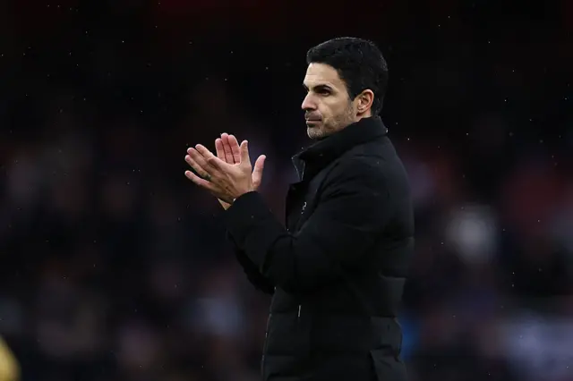 Mikel Arteta applauds