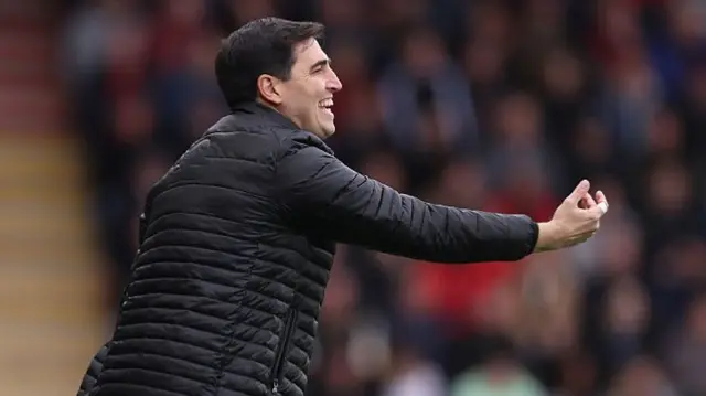 Andoni Iraola reacts