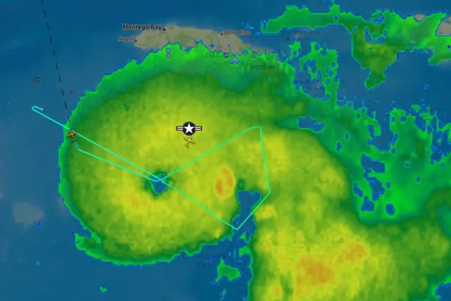 A screenshot from Flightradar24 tracking NOAA’s WP-3D Orion on the left and the US Air Force WC-130J Weatherbird on the right