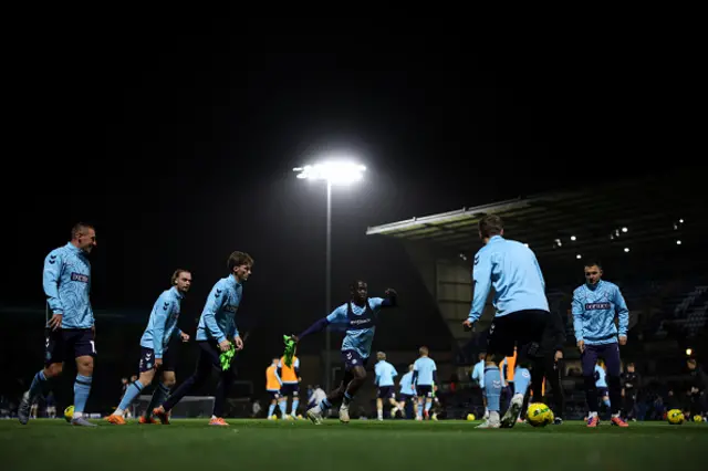 Wycombe Wanderers players warm up prior