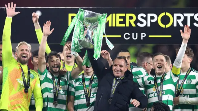 Brendan Rodgers lifts trophy