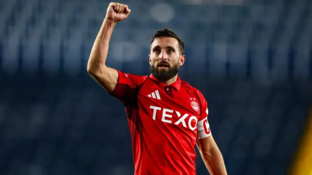 Graeme Shinnie celebrates Aberdeen victory