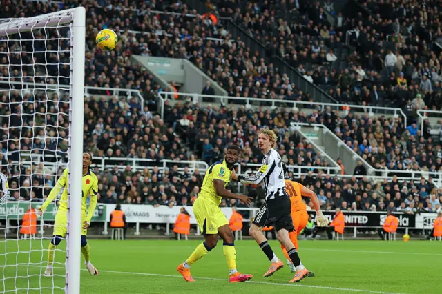 Nick Woltemade of Newcastle United scores their side's second goal