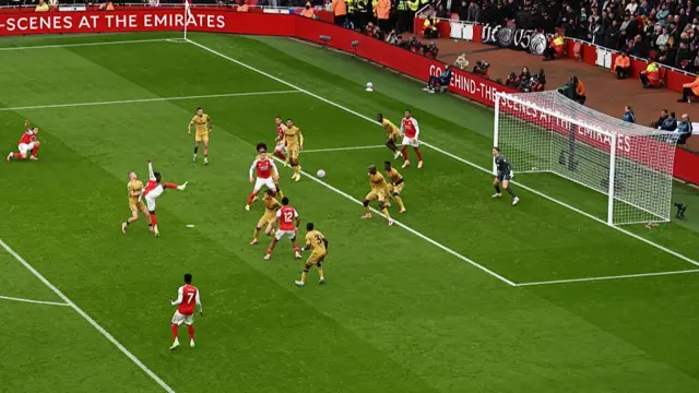 Eberechi Eze of Arsenal scores his team's first goal