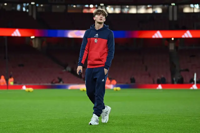 Max Dowman of Arsenal inspects the pitch prior to the Carabao Cup Fourth Round match between Arsenal and Brighton & Hove Albion at Emirates Stadium on October 29, 2025 in London, England.