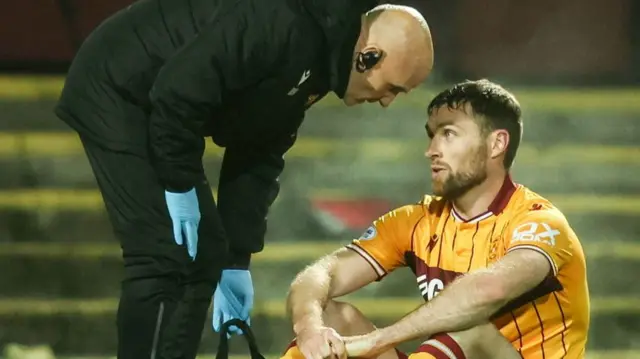Stephen O'Donnell has to depart through injury