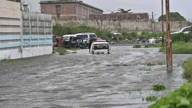 A street is flooded due to Hurricane Melissa in Kingston, Jamaica, 28 October 2025. Hurricane Melissa made landfall in Jamaica with maximum sustained winds of nearly 295 kilometers per hour (185 miles per hour), torrential rains, and storm surges that threaten to cause flooding and damage.