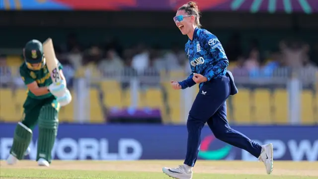 Linsey Smith celebrates the wicket of Marizanne Kapp