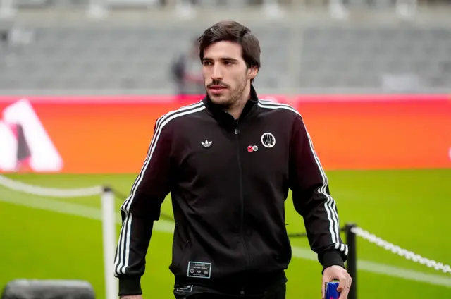 Newcastle United's Sandro Tonali arrives