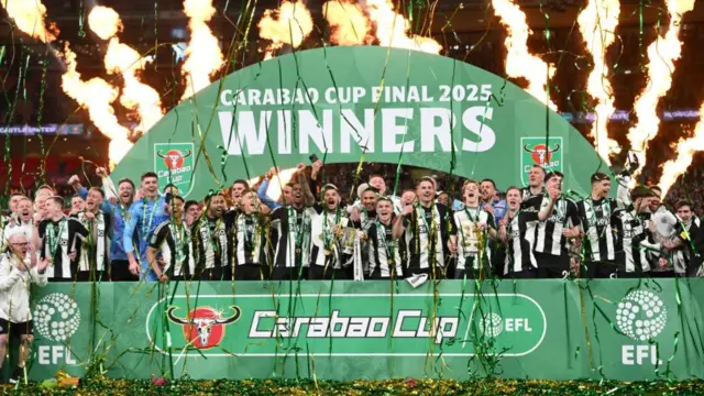 Newcastle United celebrate winning the Carabao Cup