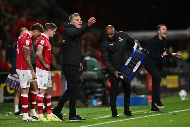 Phil Parkinson and Chris Davies react on the touchline