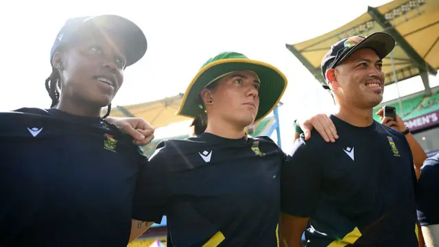 Nadine de Klerk (centre)