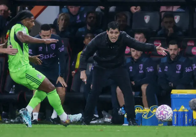 Andoni Iraola reacts