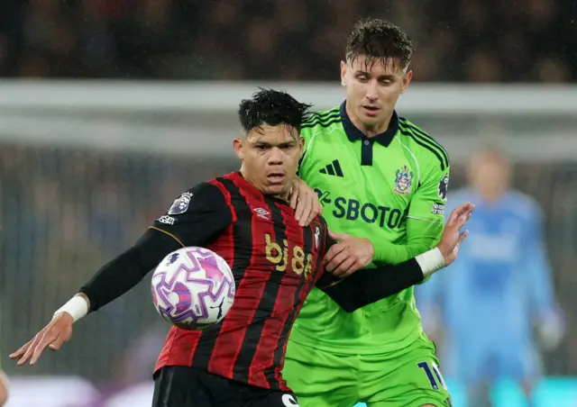 Evanilson holds off Cairney