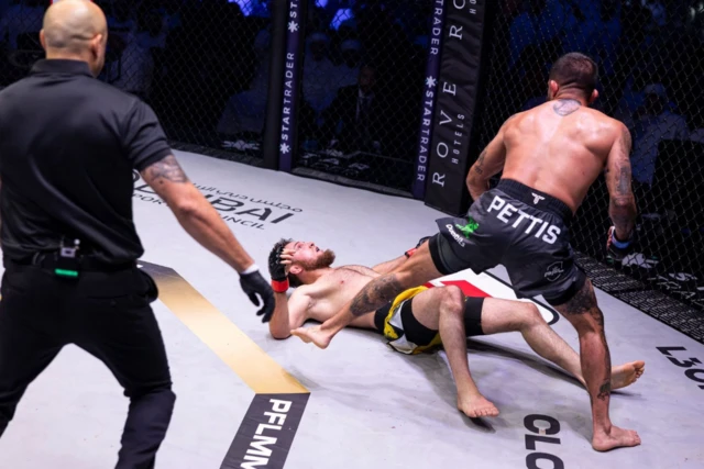 Pettis puts down Magomedov