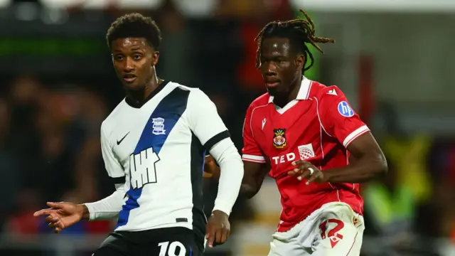 Demarai Gray battles Issa Kabore
