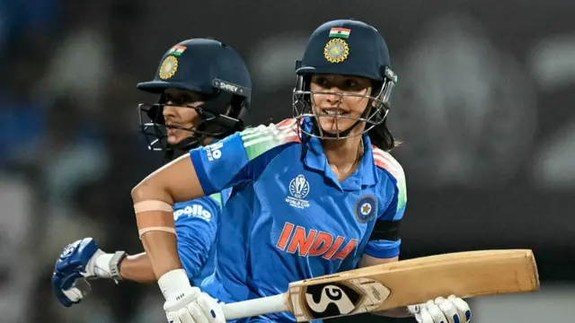 India's Smriti Mandhana (R) and Jemimah Rodrigues