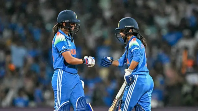 India's Jemimah Rodrigues (R) and captain Harmanpreet Kaur