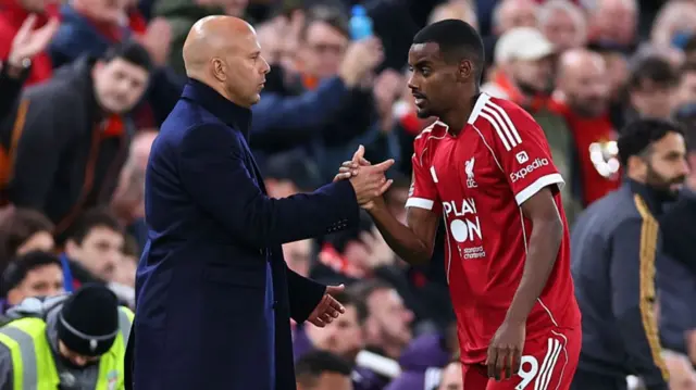 Arne Slot and Alexander Isak