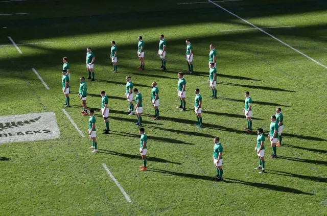 Ireland form an eight in memory of Anthony Foley