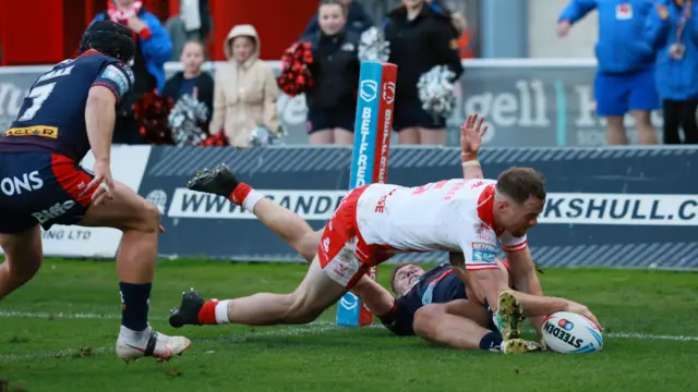 Joe Burgess scores for Hull KR
