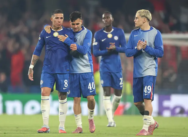 Chelsea players celebrate after beating Benfica