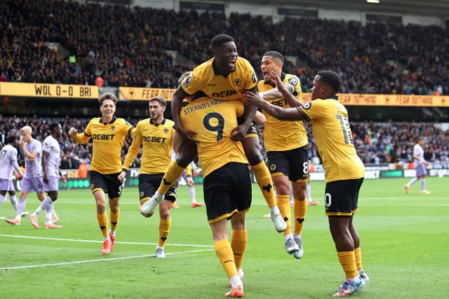 Marshall Munetsi of Wolverhampton Wanderers celebrates