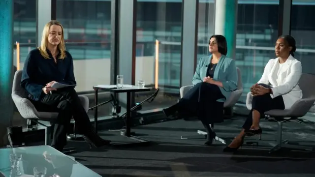 Laura Kuennsberg sat opposite Shabana Mahmood and Kemi Badenoch in the studio