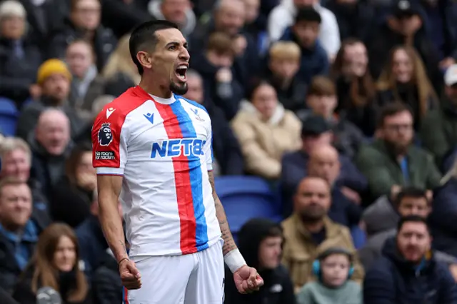 Daniel Munoz of Crystal Palace celebrates