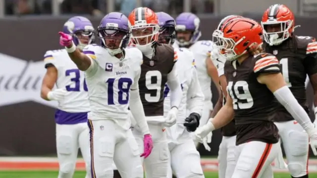 Justin Jefferson celebrates a first down for the Minnesota Vikings against the Cleveland Browns