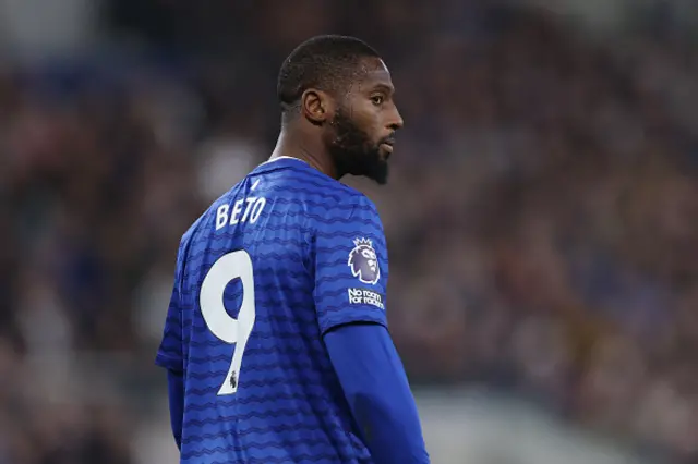 Beto of Everton in action