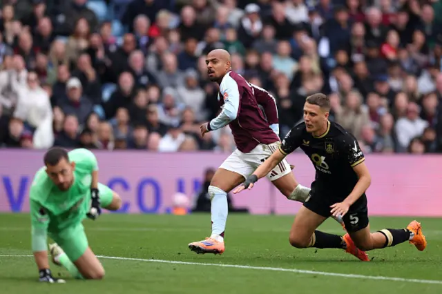 Donyell Malen of Aston Villa celebrates