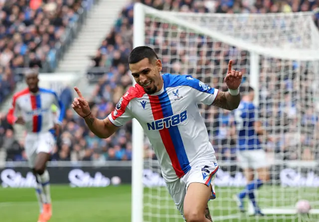 Daniel Munoz of Crystal Palace celebrates