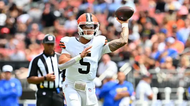 Dillon Gabriel throwing a pass for the Cleveland Browns