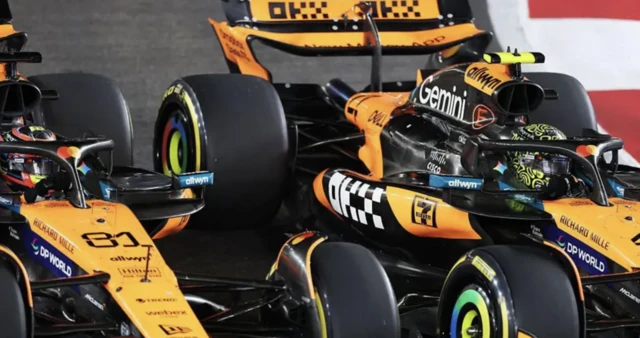 Oscar Piastri and Lando Norris fight for position at the start of the Singapore Grand Prix