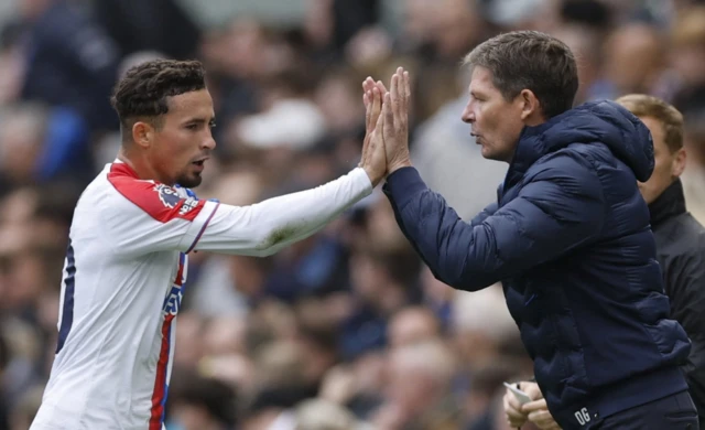 Crystal Palace's Yeremy Pino and manager Oliver Glasner celebrate after Daniel Munoz