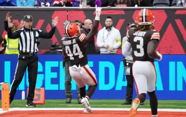 Harold Fannin celebrates a touchdown for the Minnesota Vikings against the Cleveland Browns