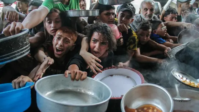 Palestinian children beg for food in Gaza