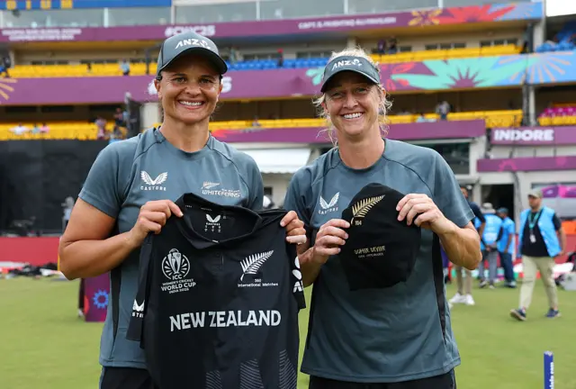 uzie Bates of New Zealand (L) poses for a photo with her match shirt after gaining her 350 caps as Sophie Devine of New Zealand (R) poses with her 300th cap
