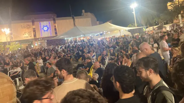 Crowd in Hostage Square