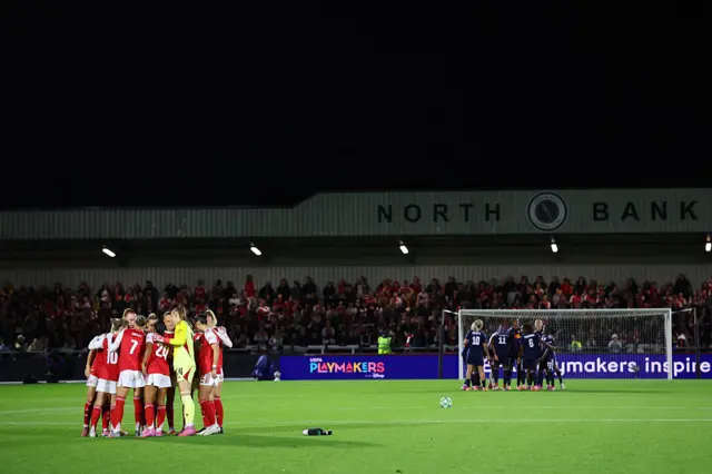 Players of Arsenal enter a huddle prior to the UEFA Women's Champions League 2025/26 league phase match between Arsenal FC and OL Lyonnesat Meadow Park on October 07, 2025 in Borehamwood, England.