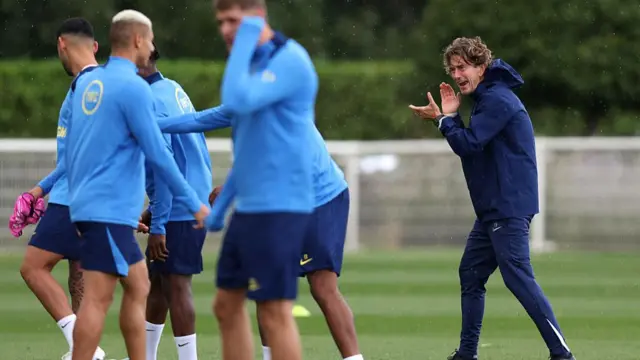 Tottenham Hotspur manager Thomas Frank coaches a training session