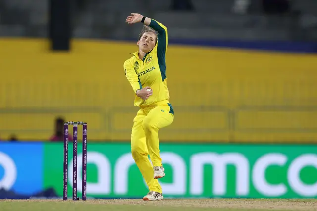 Georgia Wareham bowling