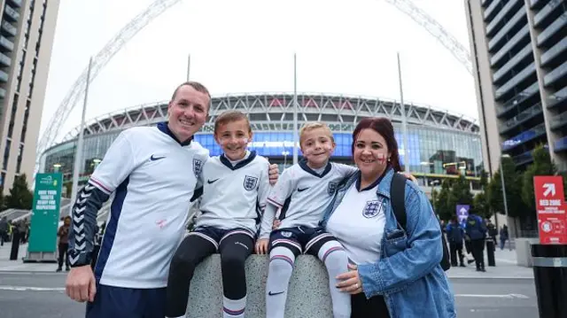 England fans pose
