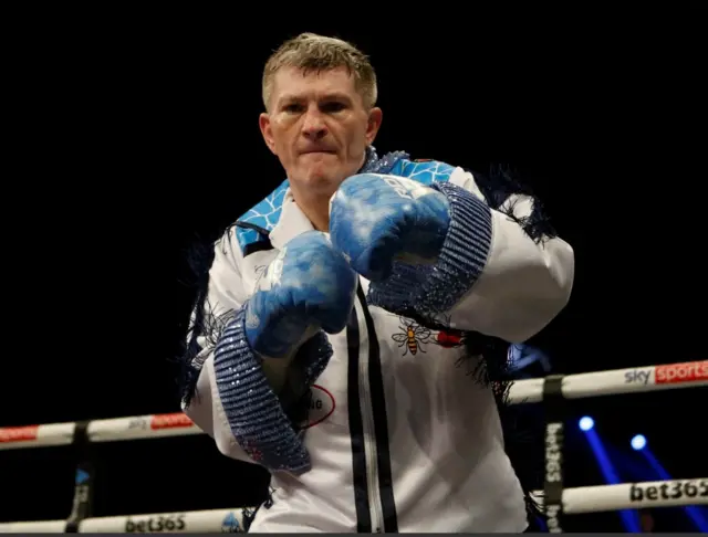 Ricky Hatton vs Marco Antonio Barrera
