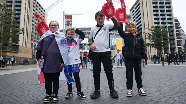 England fans pose