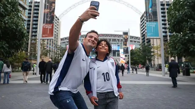 England fans pose