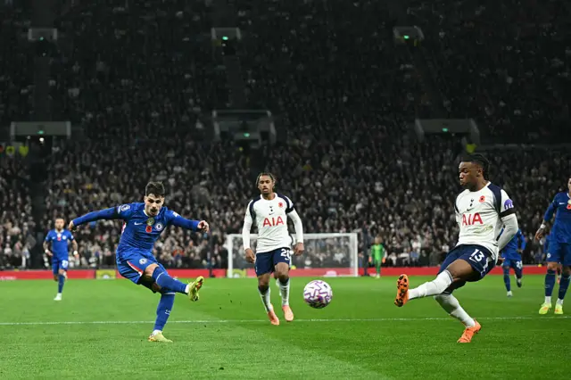 Chelsea's Portuguese midfielder #07 Pedro Neto (L) shoots during the English Premier League football match between Tottenham Hotspur and Chelsea at the Tottenham Hotspur Stadium in London, on November 1, 2025.