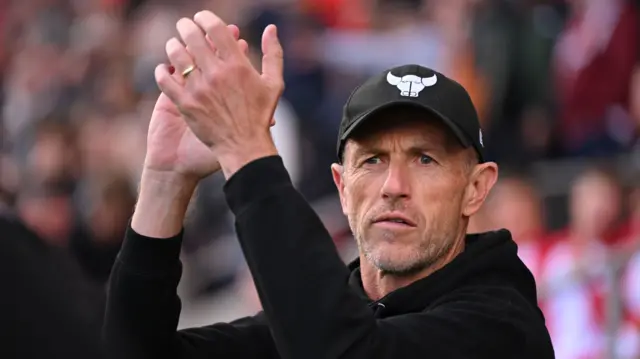 Oxford manager Gary Rowett applauding supporters